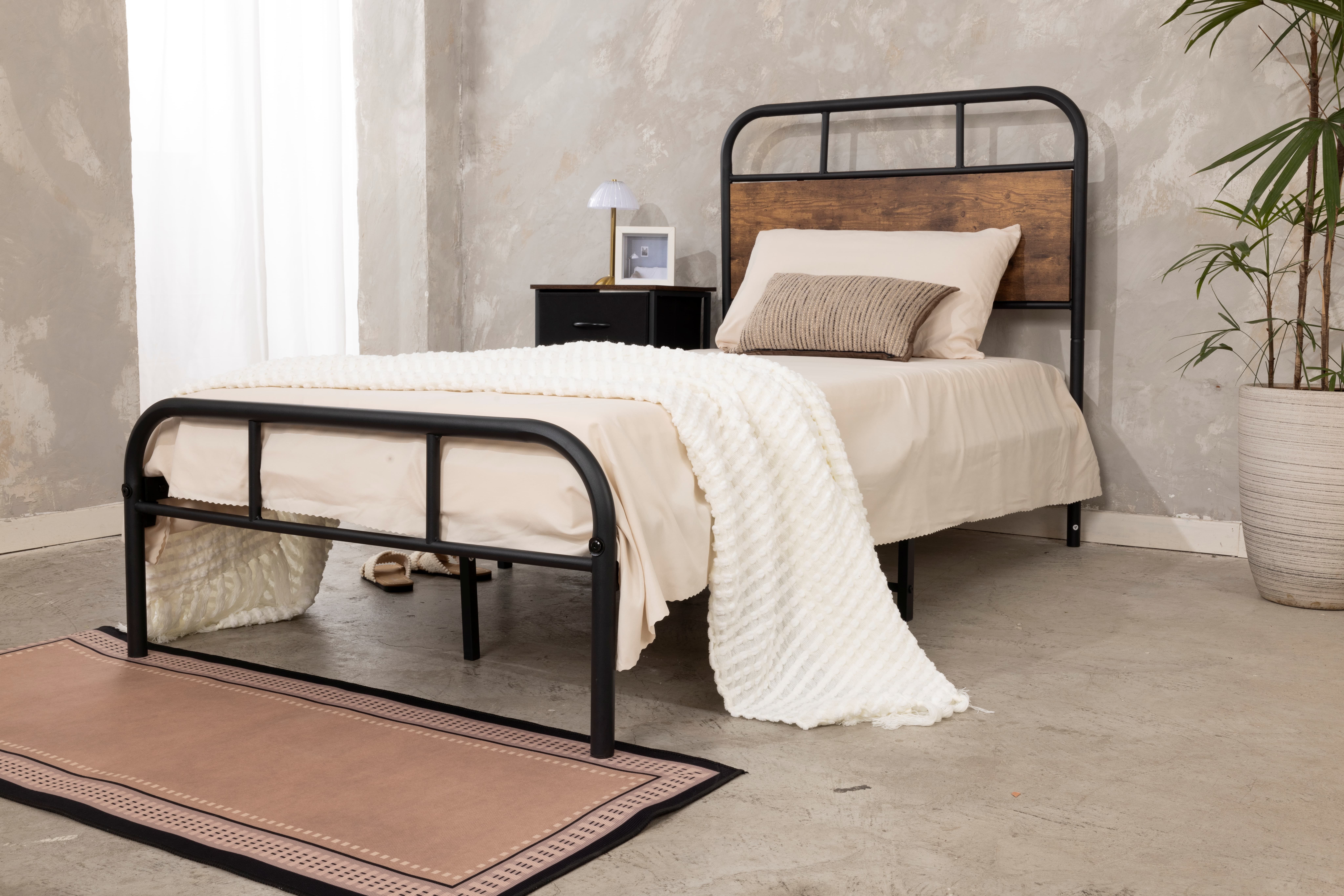 Cama moderna de hierro