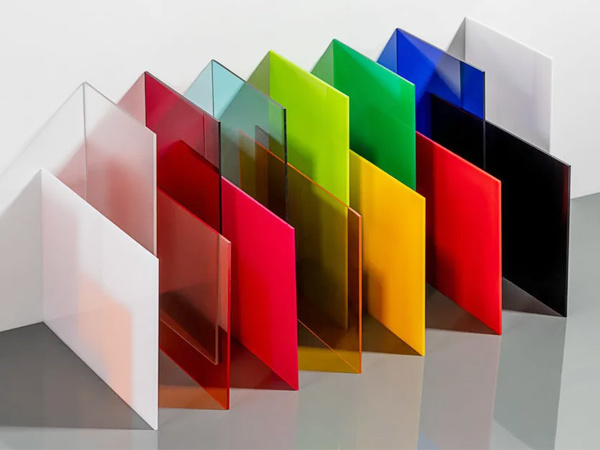 The difference between acrylic board and organic board