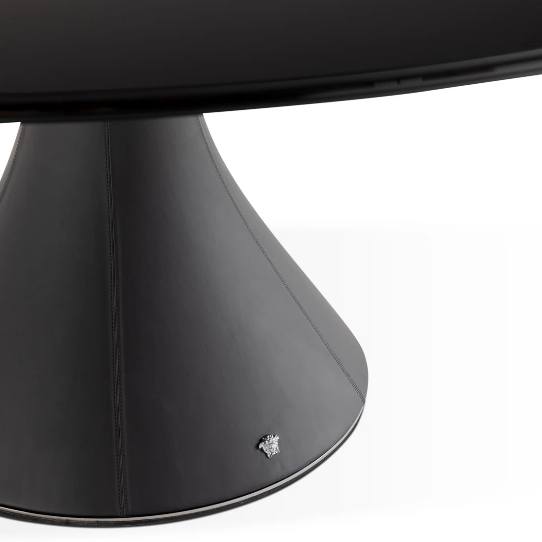 versace-home-discovery-table-leather-02.webp