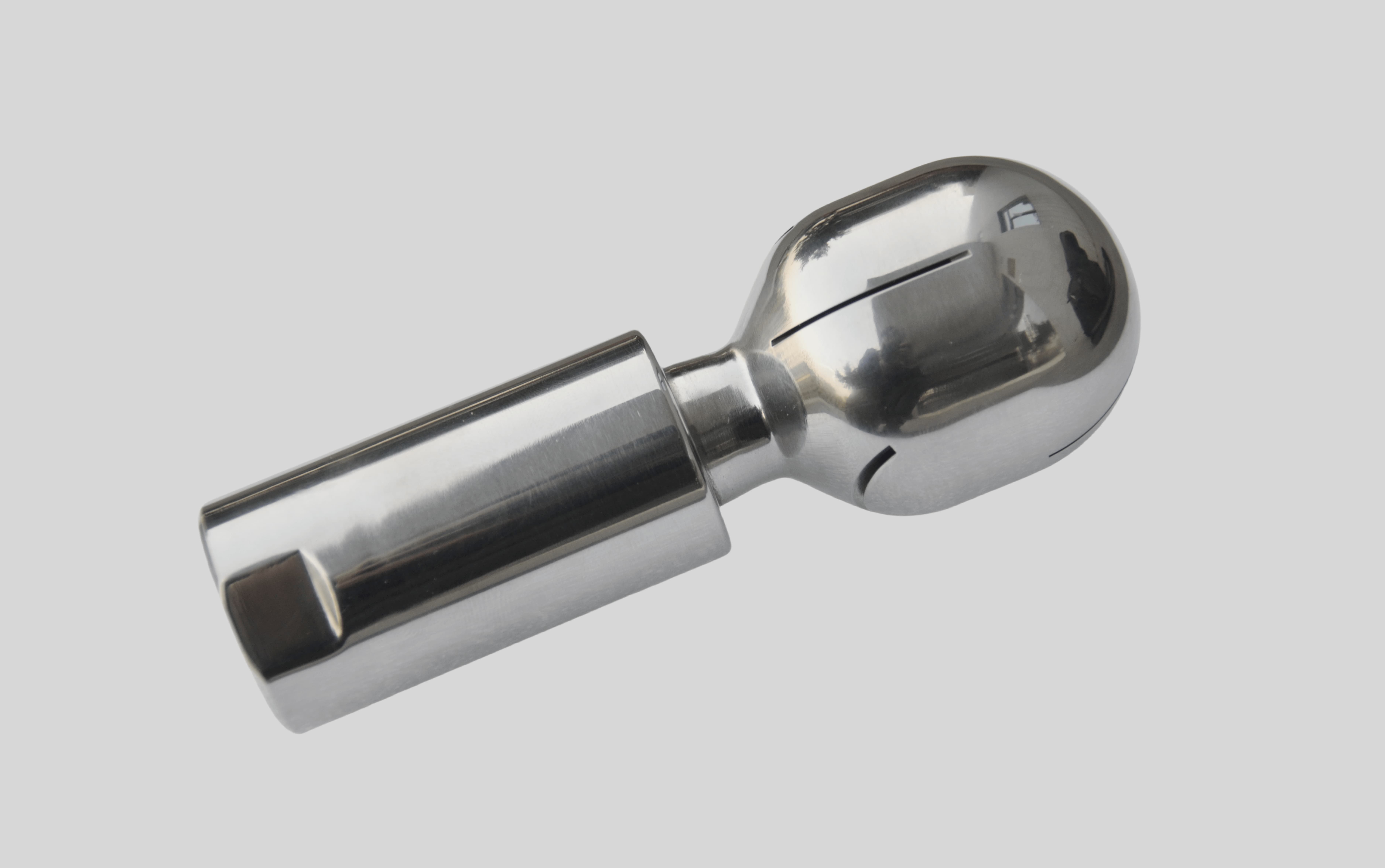 Rotating cleaning ball