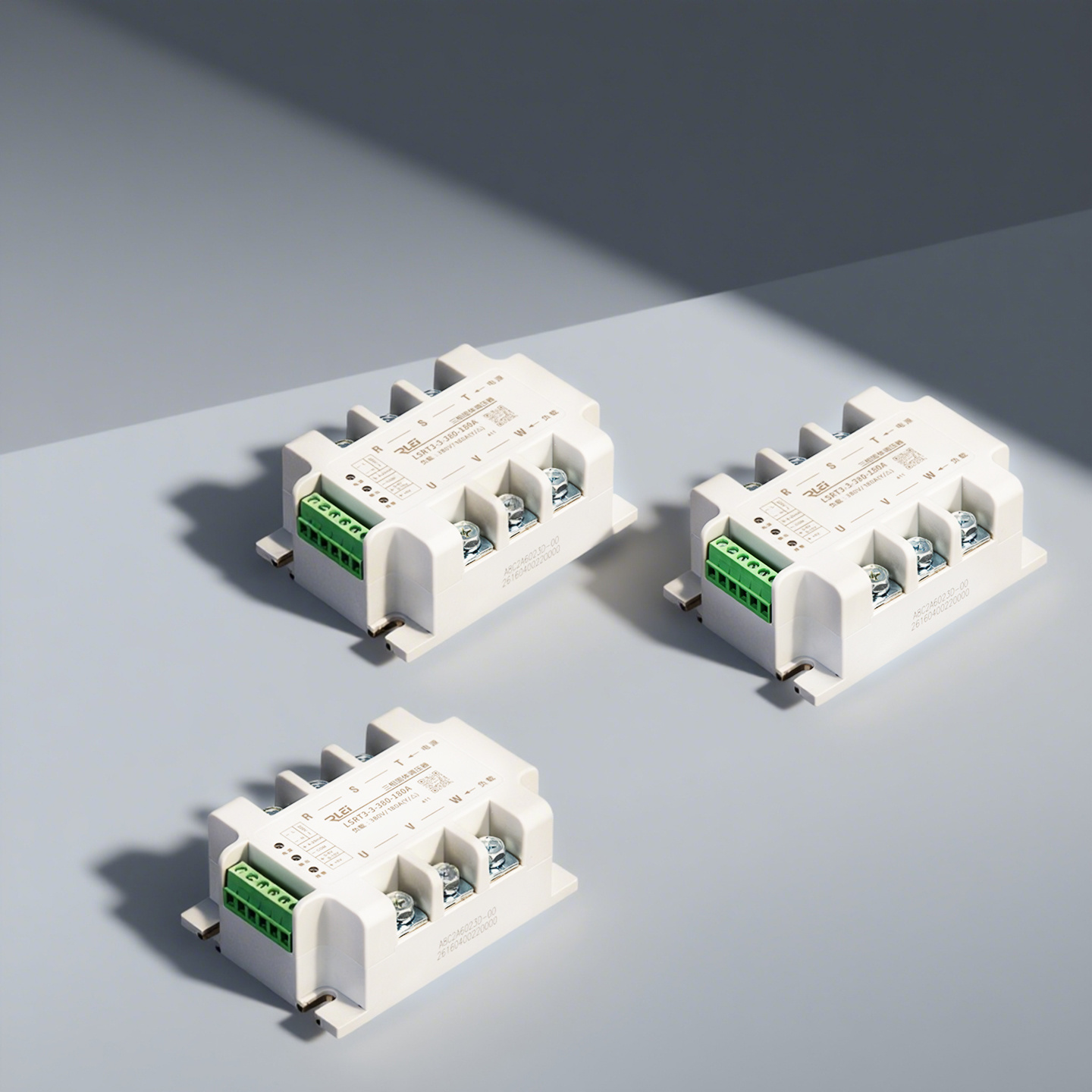 Three-phase voltage regulator