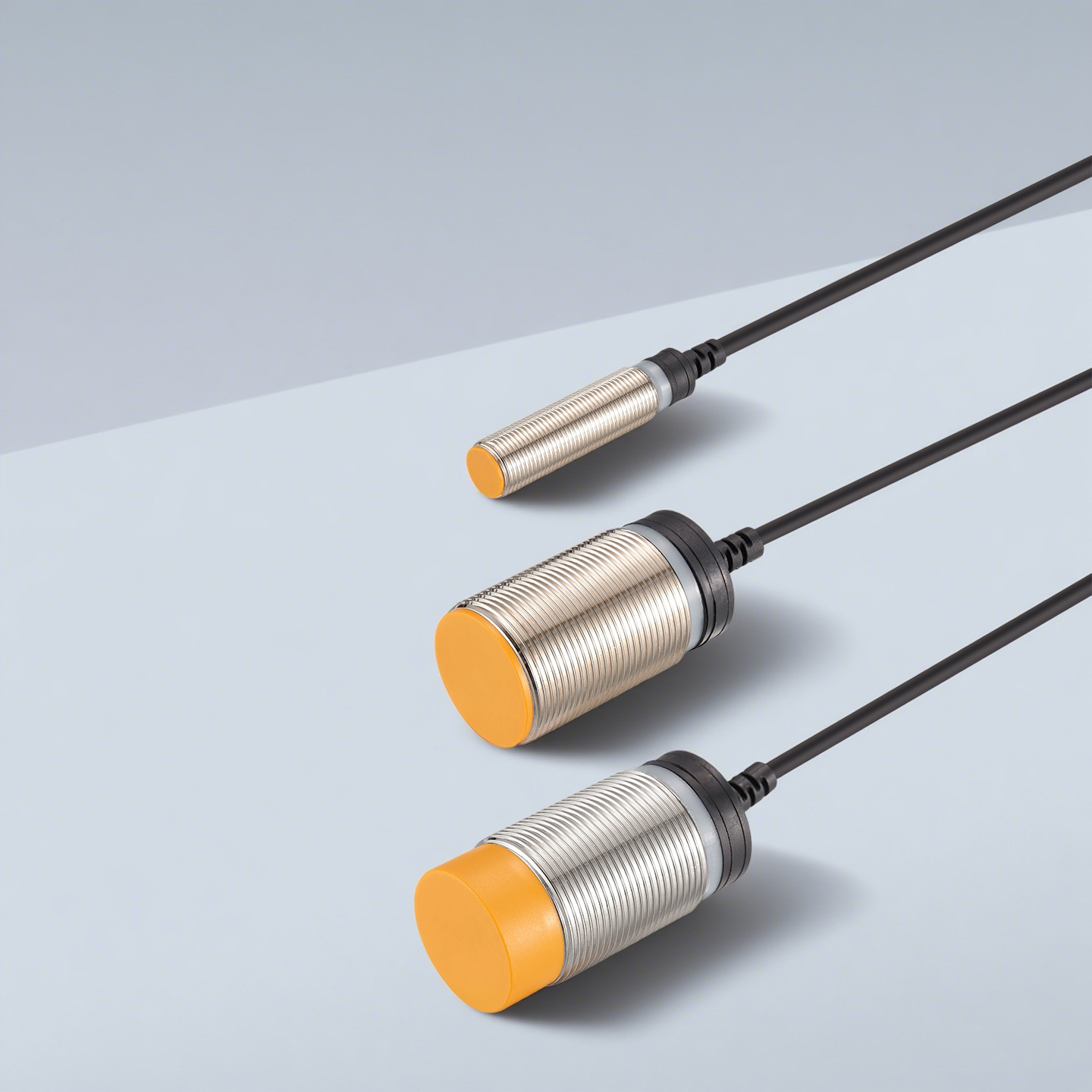 Cylindrical proximity switch
