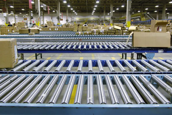 Use of roller conveyor