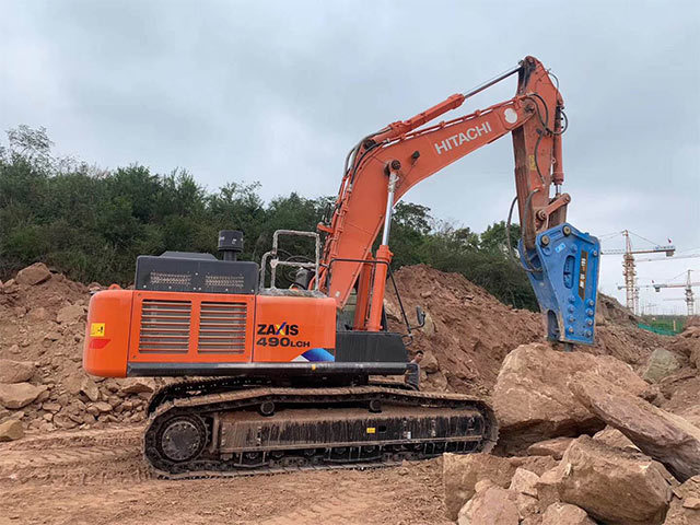 Anrui large hydraulic hammer AR195 smoothly installed