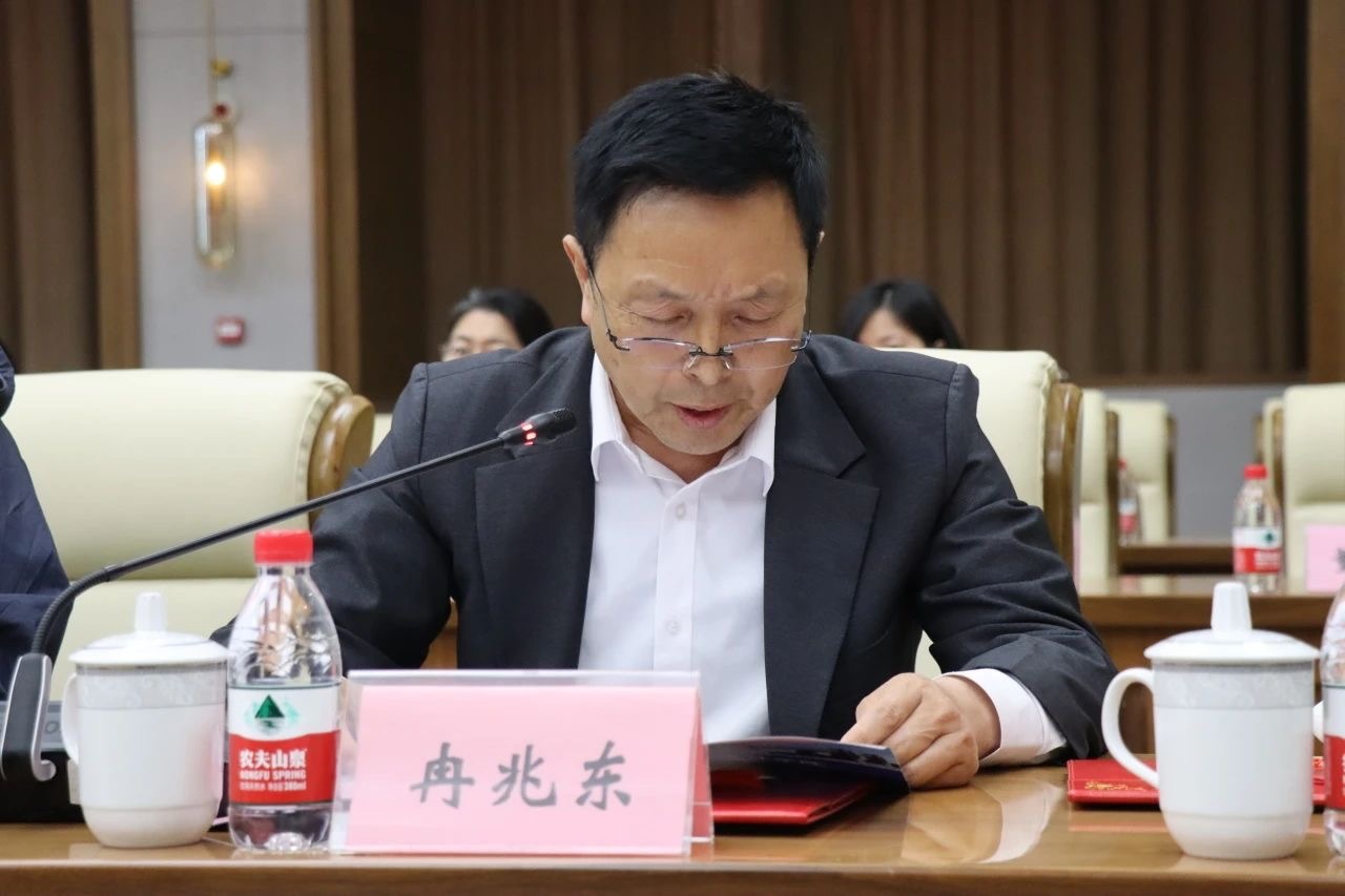 大数据与统计学院第二届研究生校外导师聘任仪式顺利举行