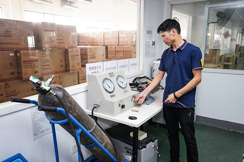 Capillary Pressure Differential Detector Capillary Pressure Differential Detector