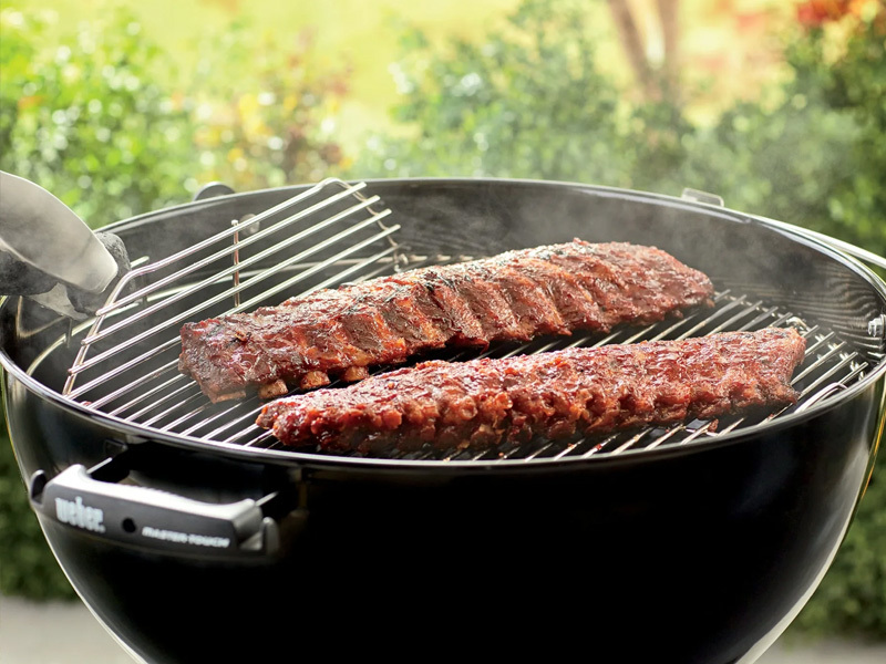 Outdoor Feast: Tips for Choosing and Using Barbecue Grills and Ovens