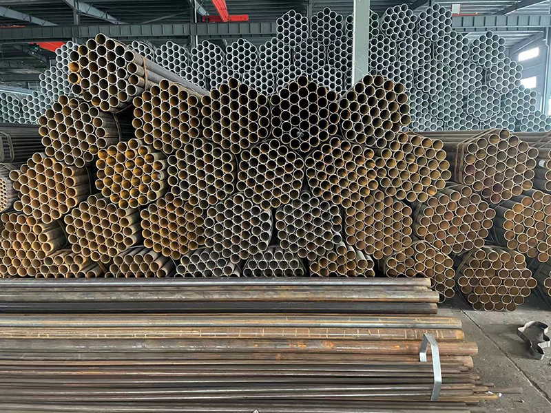 Welded pipe