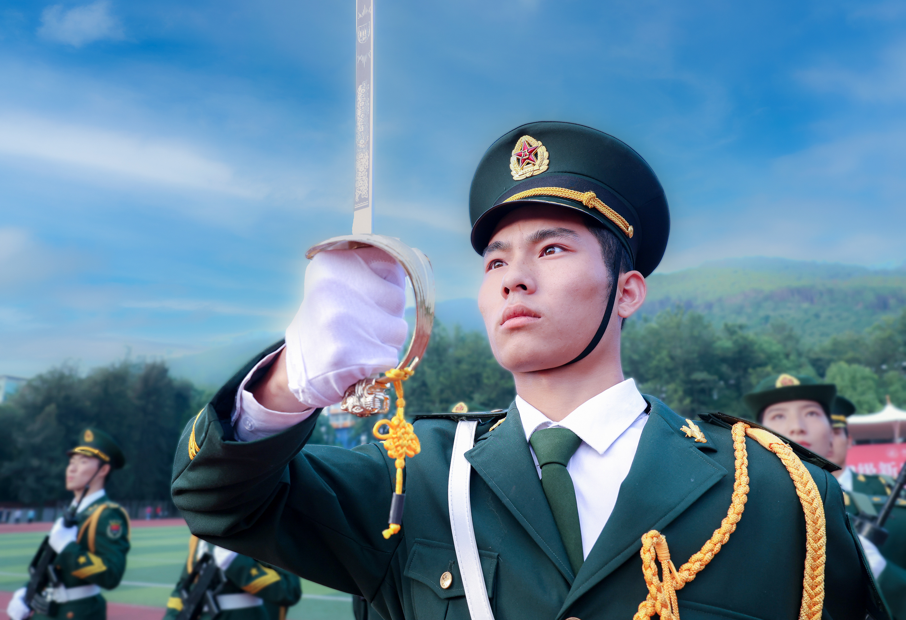 西昌学院:升国旗大学生