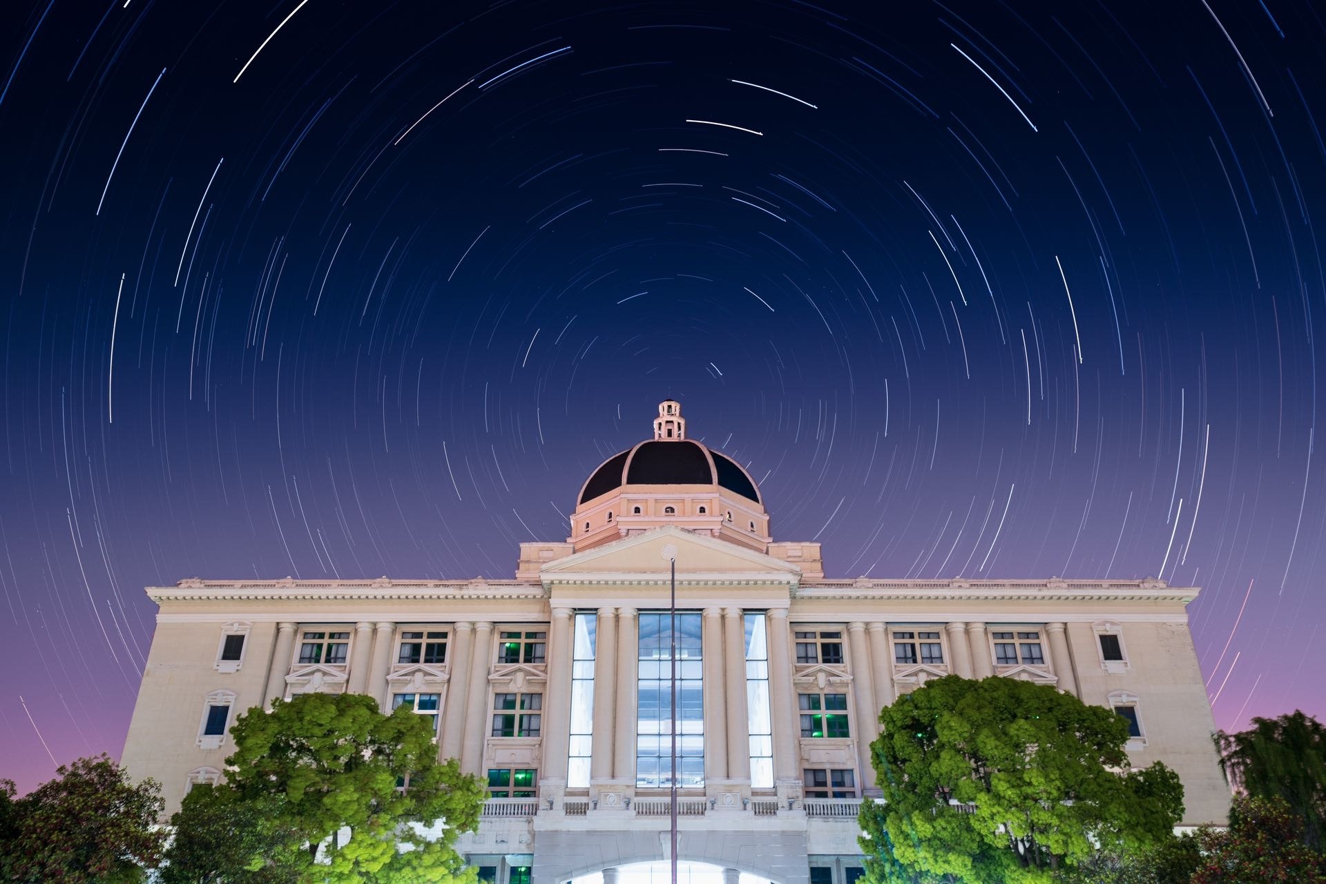 上海外国语大学:今夜，上外和你分享宇宙级别的浪漫