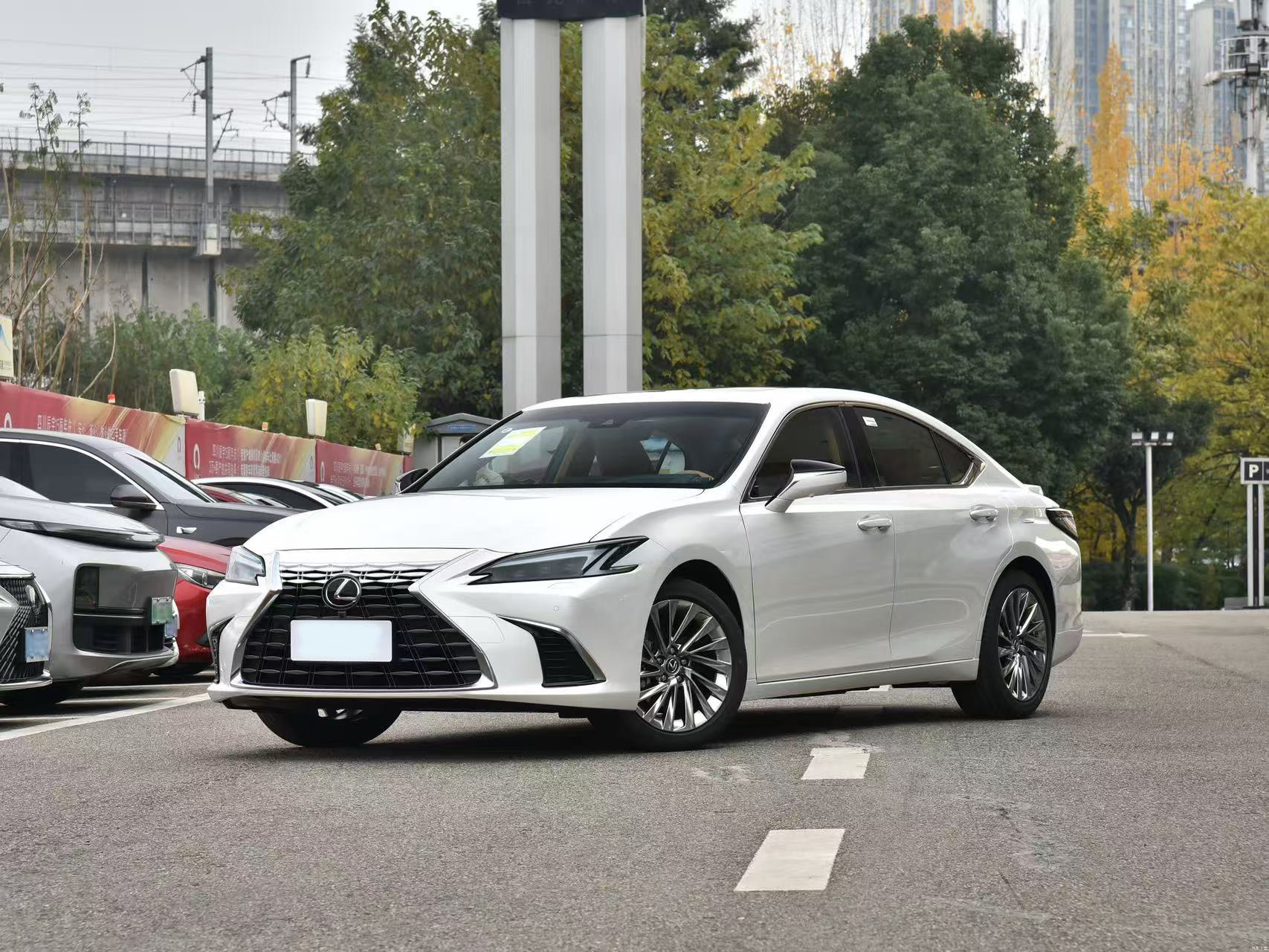 Lexus ES 2025 300h Executive Edition