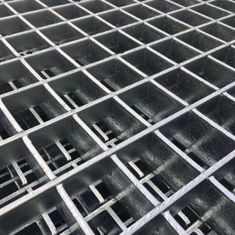Plug in steel grating
