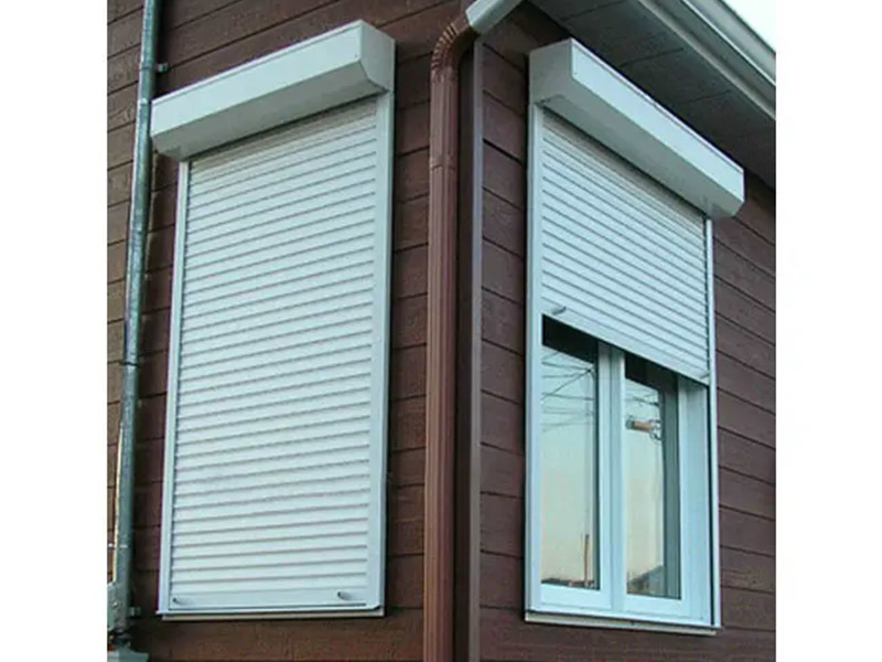Rolling shutter door