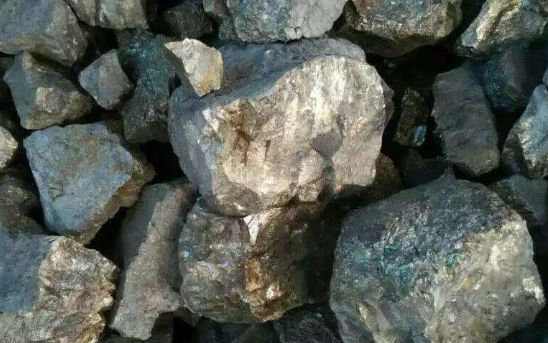  What are the different classifications of titanium alloys? 