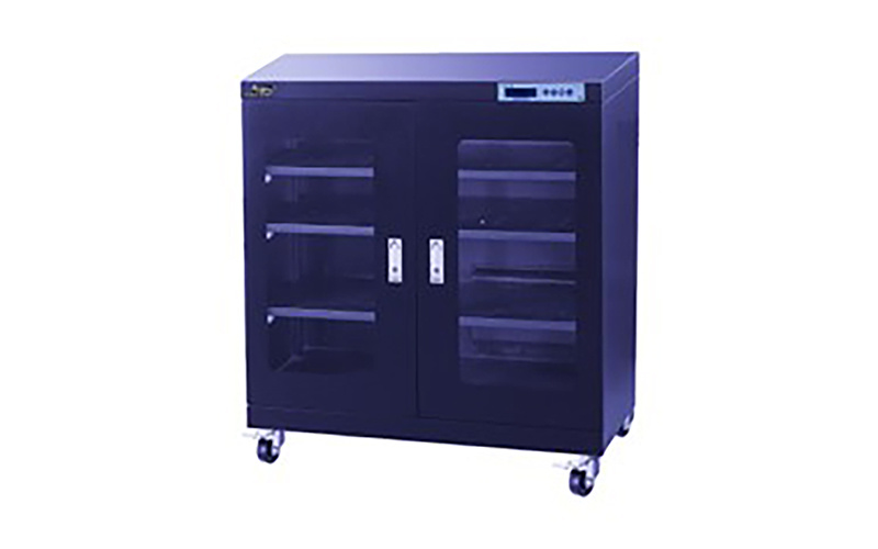 Electronic moisture proof box