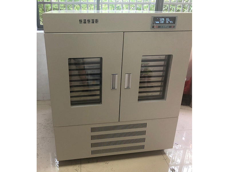 Constant temperature and humidity cabinet