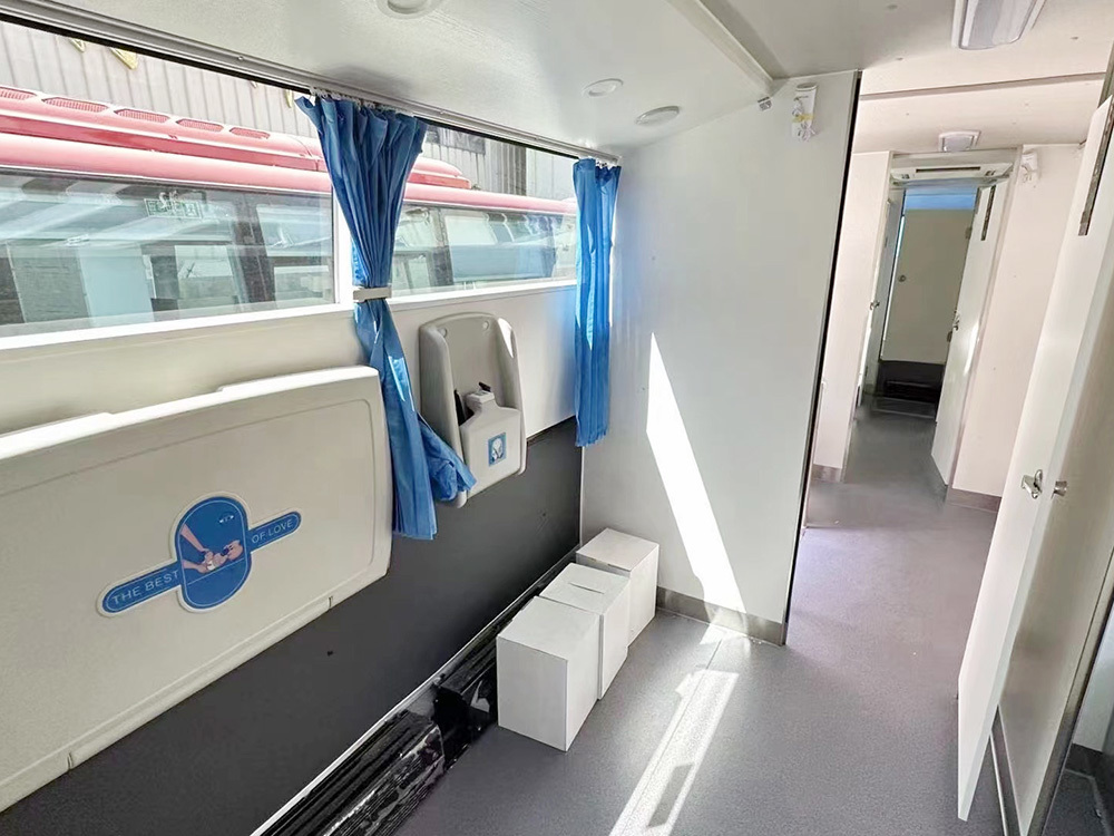 Detailed images of mobile toilet trucks Detailed images of mobile toilet trucks