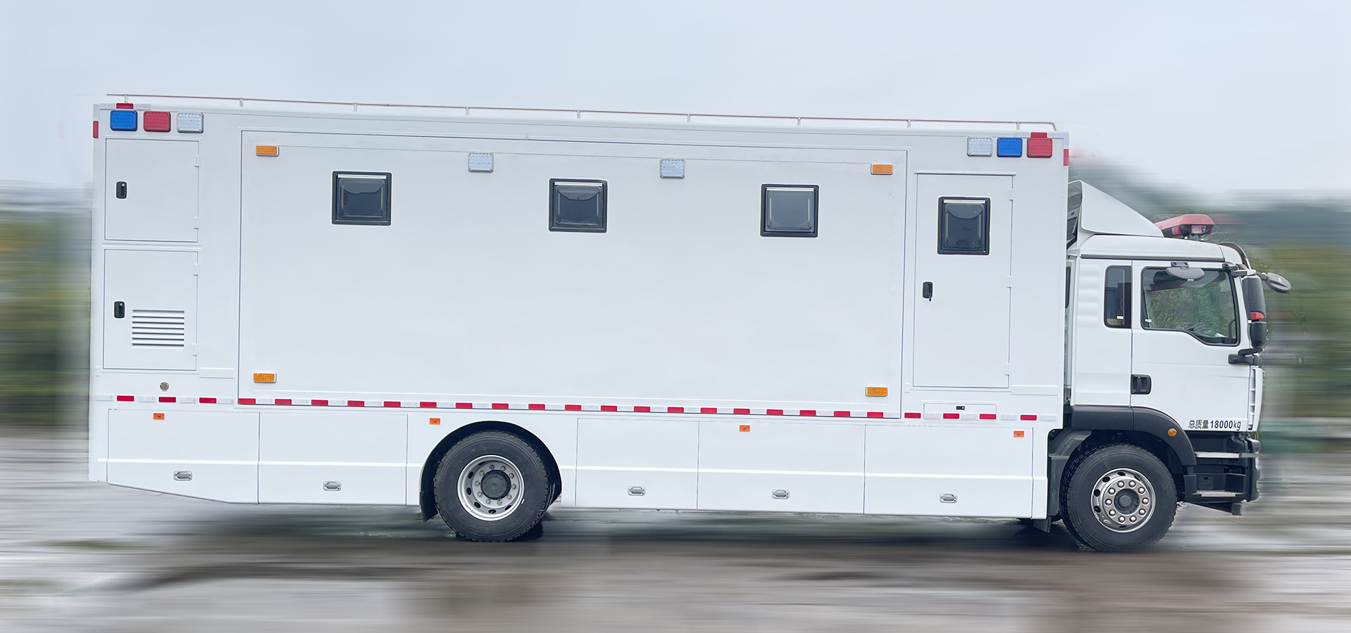  Heavy-duty truck camper 