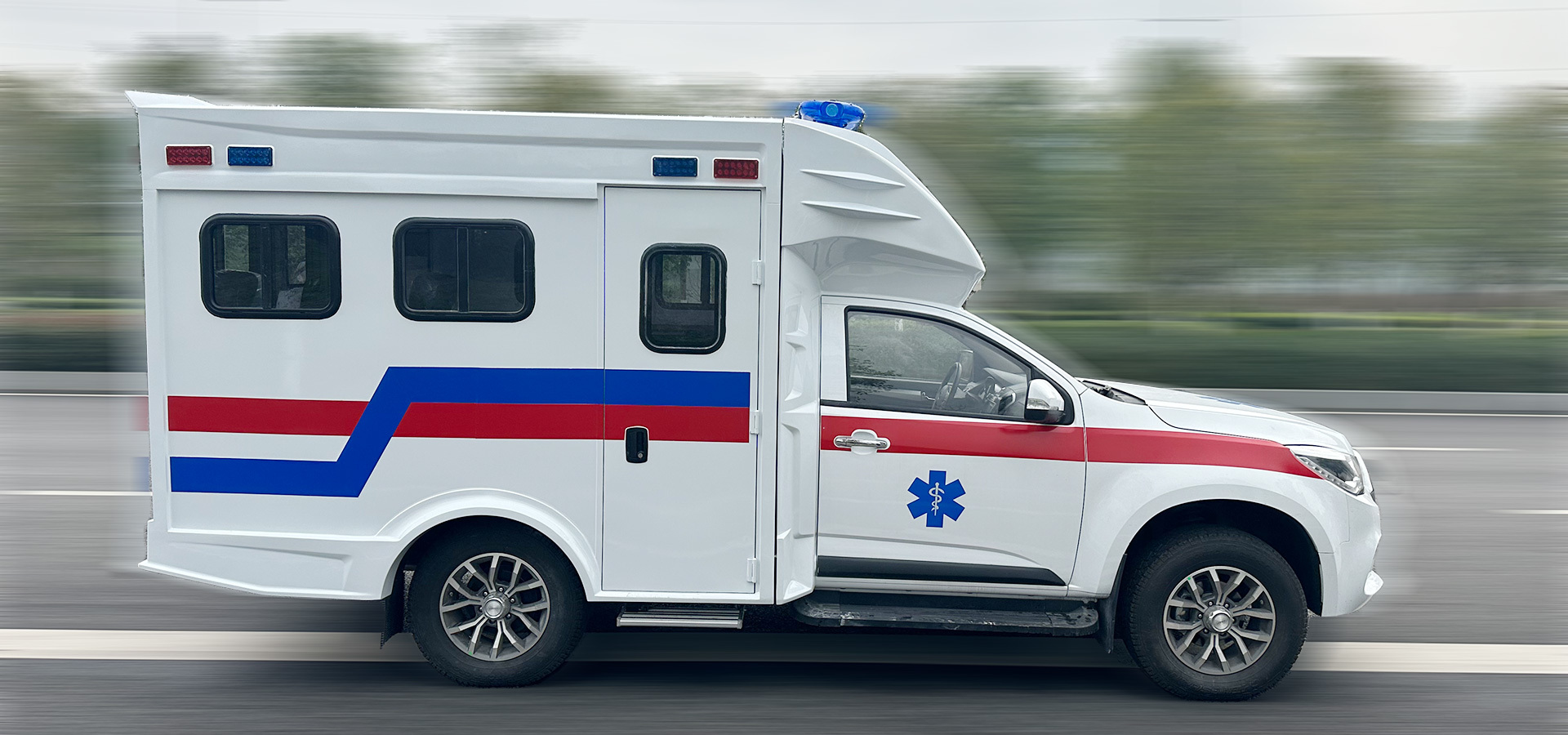  Four-wheel drive off-road ambulance 
