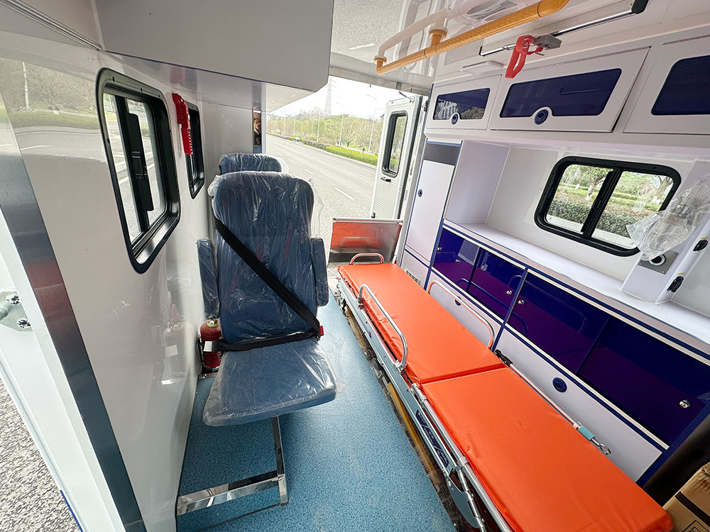 Detailed images of a four-wheel drive off-road ambulance Detailed images of a four-wheel drive off-road ambulance