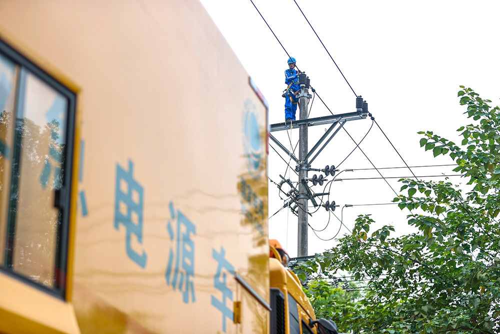 State Grid Chongqing Nan Power Supply Company: Medium-voltage power generation vehicles provide power to the city grid