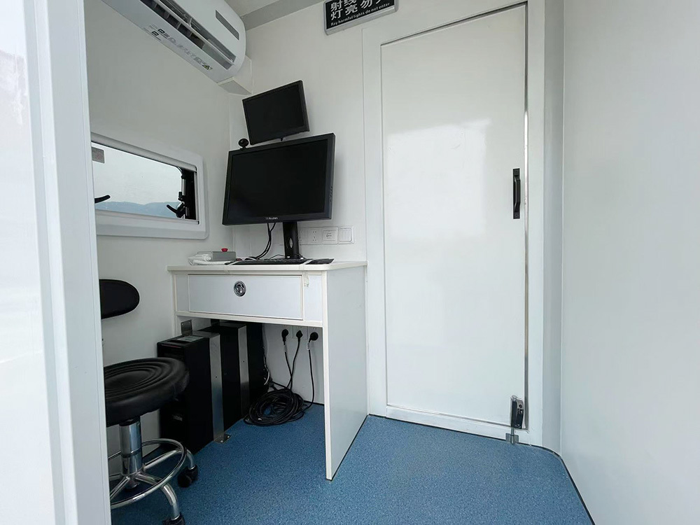 IVECO mobile health check-up vehicle detail image IVECO mobile health check-up vehicle detail image
