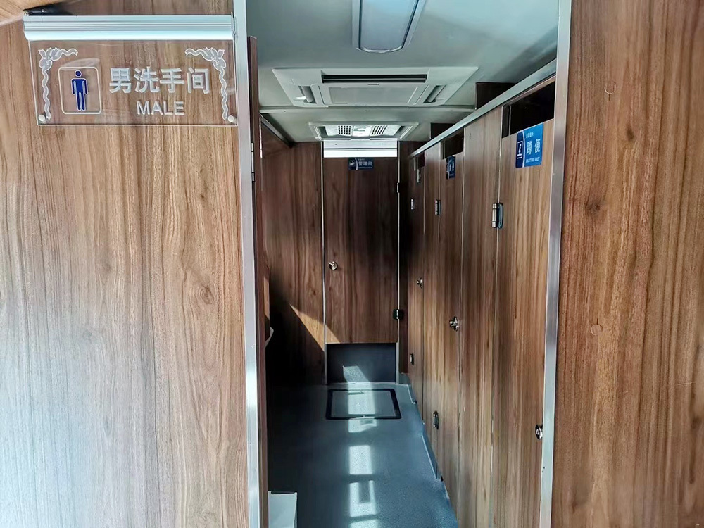 Detailed images of mobile toilet trucks Detailed images of mobile toilet trucks