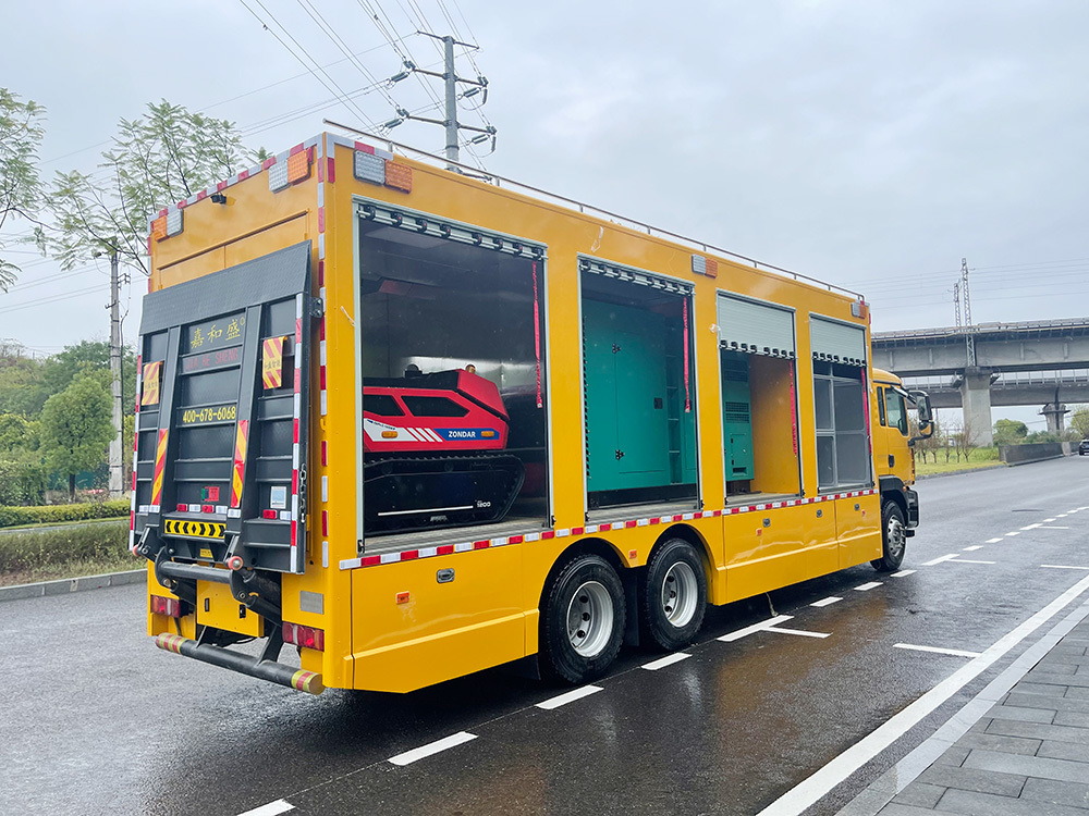 Detailed images of a high-flow drainage emergency vehicle Detailed images of a high-flow drainage emergency vehicle