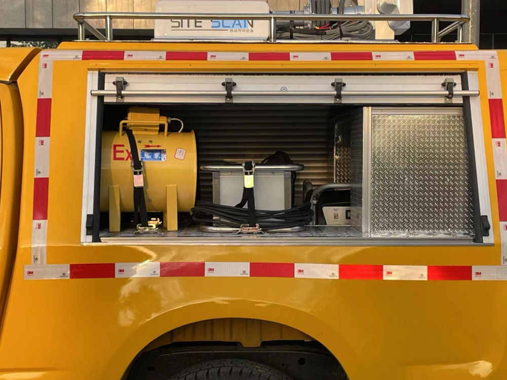 Nissan Navara 4x2 rescue vehicle detail images Nissan Navara 4x2 rescue vehicle detail images