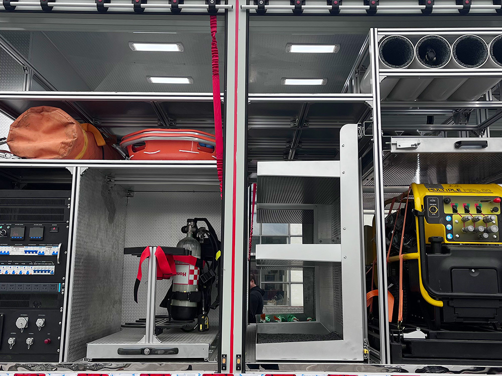 Details of a medium-sized multi-functional rescue vehicle - Shandeka Details of a medium-sized multi-functional rescue vehicle - Shandeka