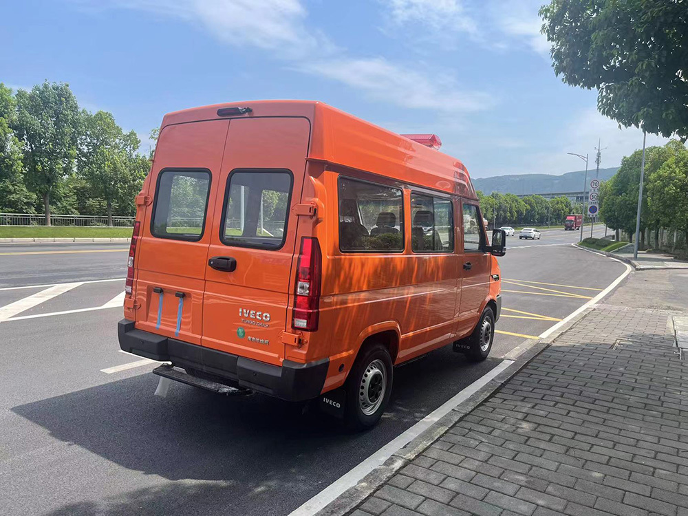 Detailed images of the IVECO troop carrier Detailed images of the IVECO troop carrier