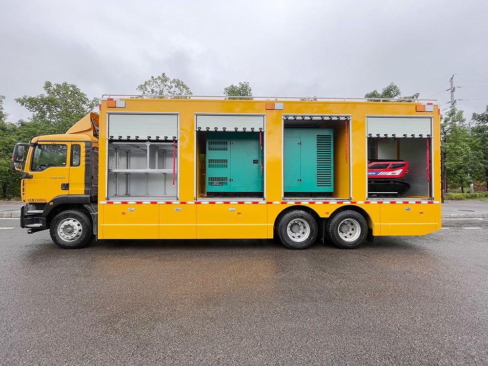 Detailed images of a high-flow drainage emergency vehicle Detailed images of a high-flow drainage emergency vehicle