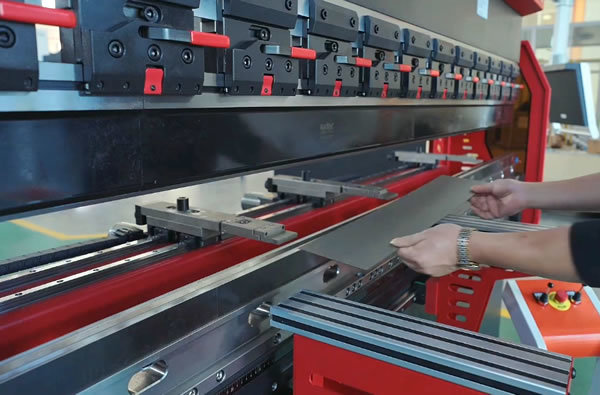CNC hydraulic plate bending machine safety regulations