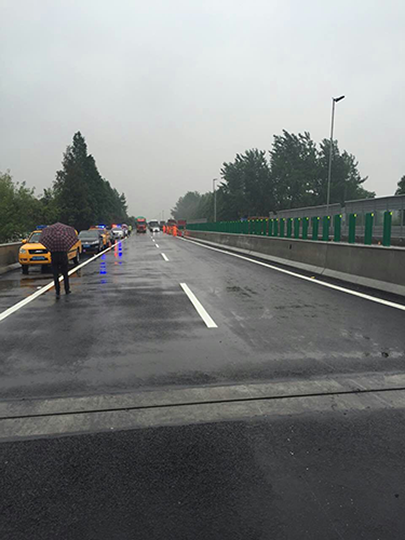三陇港桥左幅顺利通车