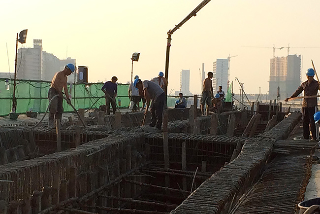 104国道柯桥段改建工程1标箱梁首次开始浇筑
