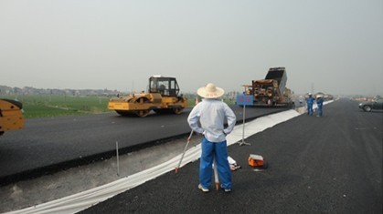 绍诸路面1标完成沥青中层试验段施工