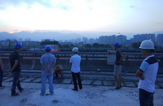 甬台温高速公路复线乐清湾高架桥新老桥拼接首跨浇筑完成