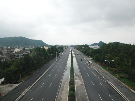 新建杭州經(jīng)紹興至臺州鐵路工程椒江特大橋上跨S327、S325涉路施工安全性評價