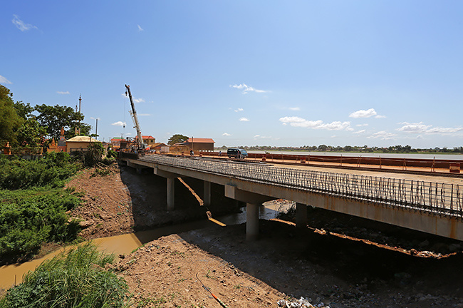 柬埔寨5號公路擴(kuò)建工程施工進(jìn)展情況