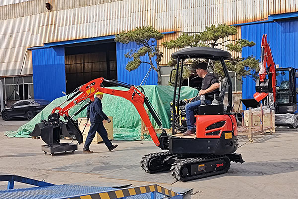 Indian customer test-drove a mini excavator Indian customer test-drove a mini excavator