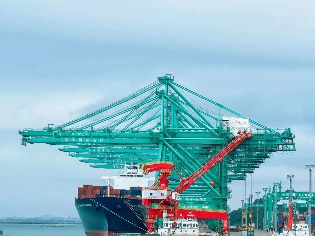 Wuxin Heavy Industry supports the innovation of Shantou Port, driving a new wave in eastern Guangdong!