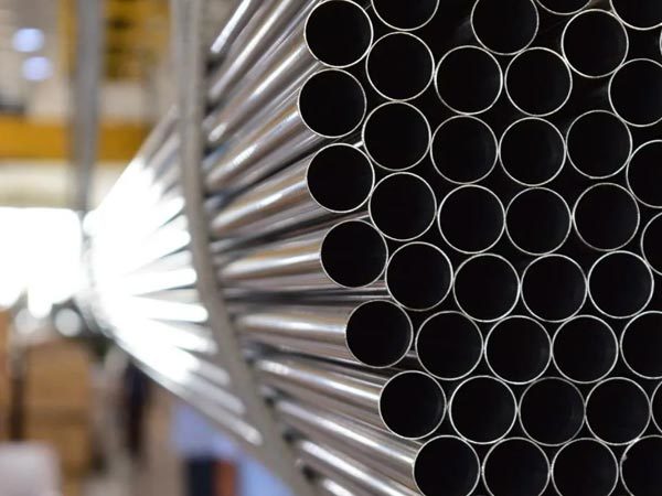 Are stainless steel pipes a good hot conductor?