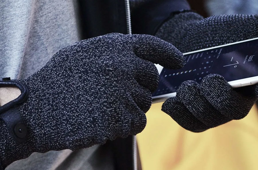 Which is better, silver fiber touchscreen gloves or copper fiber touchscreen gloves?