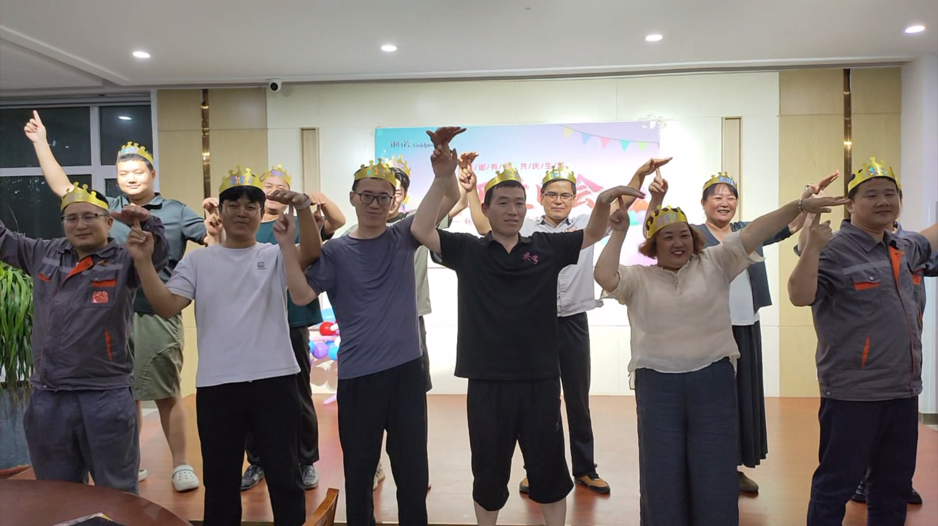 【钢诺108期生日会特辑】嗨翻全场！这场生日会让温暖与欢乐撞个满怀