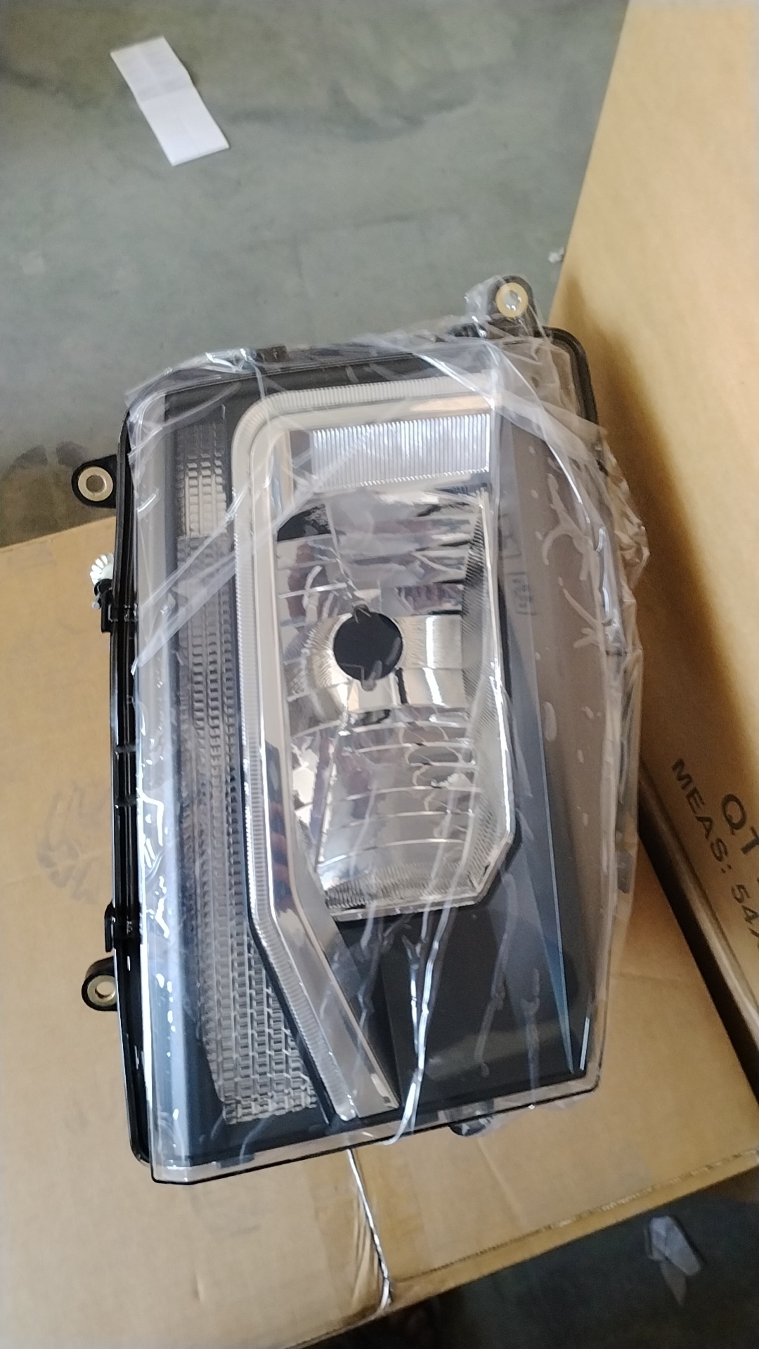 HEAD LAMP RH 24V