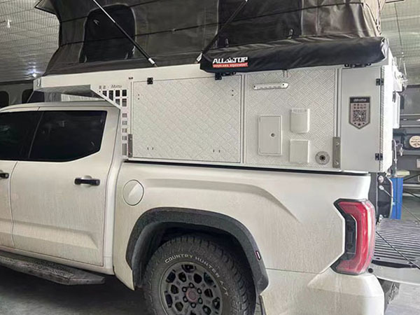 Pickup Truck Minimalist White Back Box