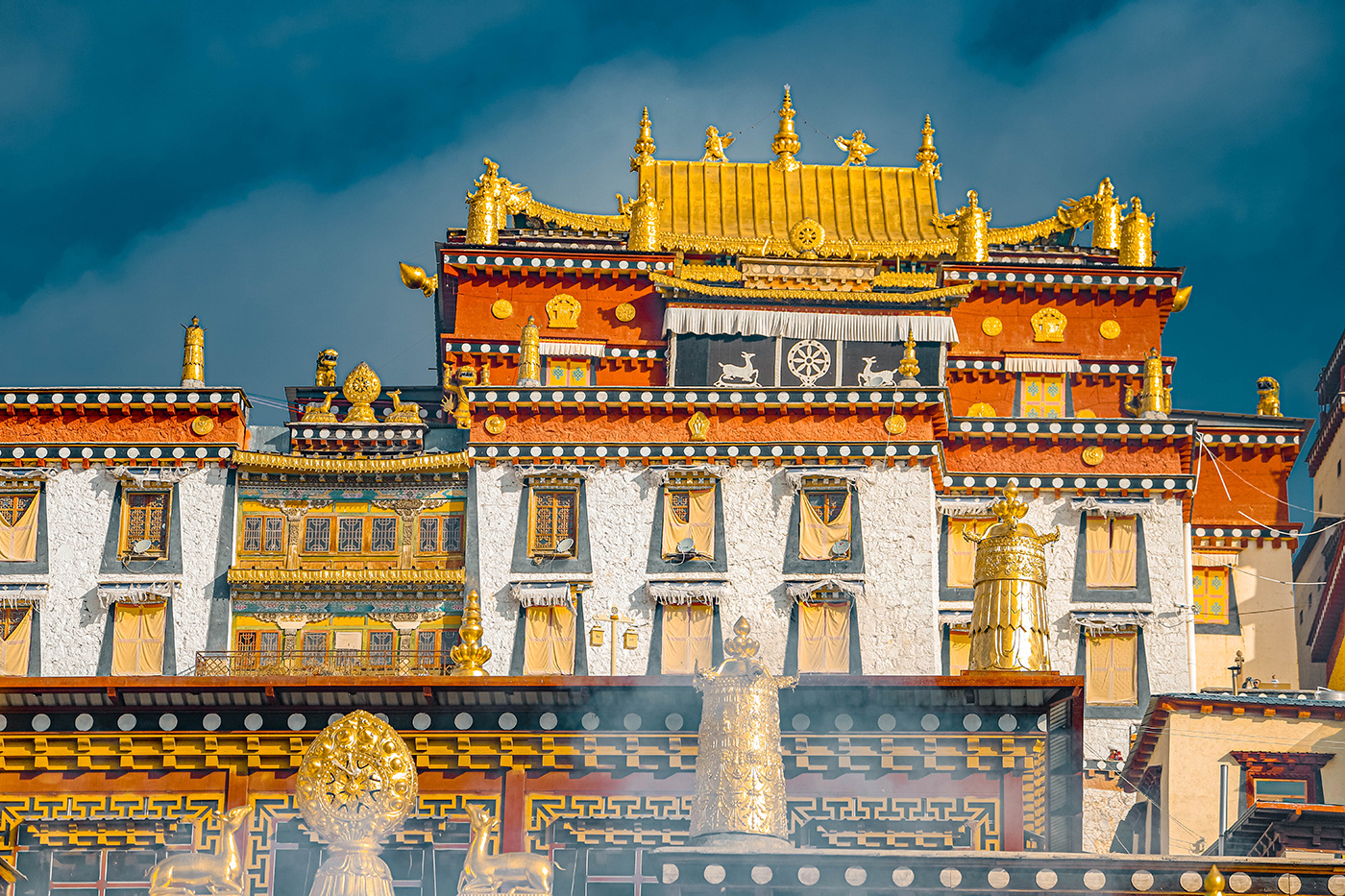 为什么松赞林景区是藏传佛教文化的瑰宝？