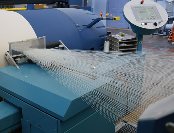 What is the effect of the order of heald frames on the dynamic tension of warp yarns?