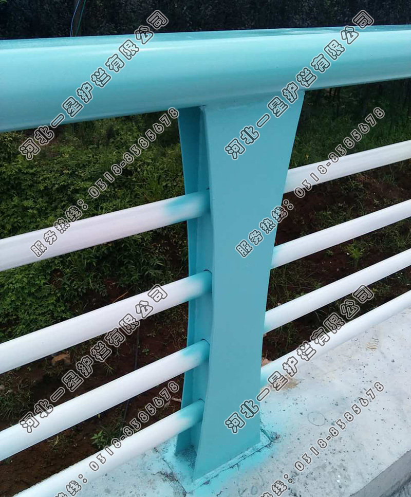 不銹鋼復(fù)合管橋梁護(hù)欄