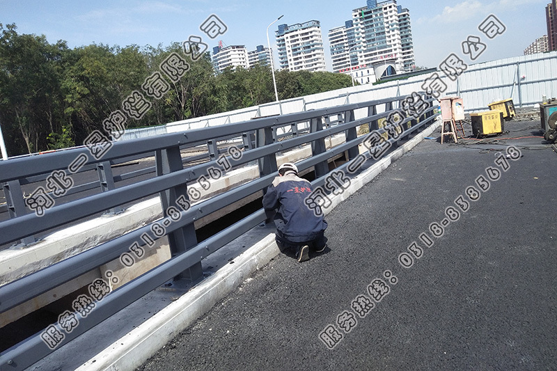 四橫梁金屬梁柱式防撞護欄